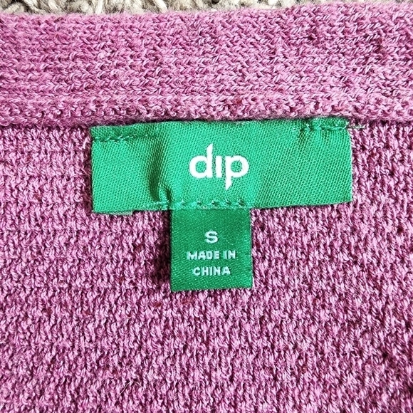 3/$15 dip Tunic Lilac V-neck Sweater - Small - Picture 5 of 7